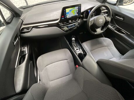 Toyota C-HR 1.8 C-HR-Dynamic HEV CVT 5dr 29