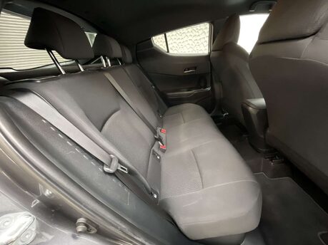 Toyota C-HR 1.8 C-HR-Dynamic HEV CVT 5dr 38