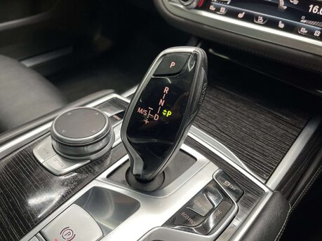 BMW 7 Series 3.0 740ld xDrive M Sport Auto 4WD 4dr 38