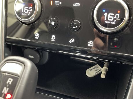 Land Rover Discovery Sport 2.0 Discovery Sport SE D Auto 4WD 5dr 35