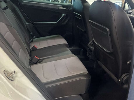 Volkswagen Tiguan 2.0 Tiguan R-Line Tech TSi 4Motion Semi-Auto 4WD 5dr 4