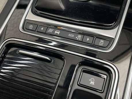 Jaguar XF 2.0 XF R-Sport Auto 4dr 33