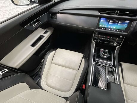 Jaguar XF 2.0 XF R-Sport Auto 4dr 28