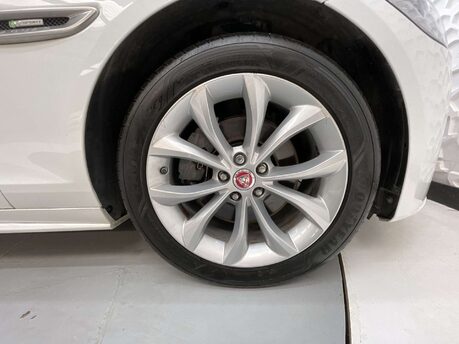 Jaguar XF 2.0 XF R-Sport Auto 4dr 46