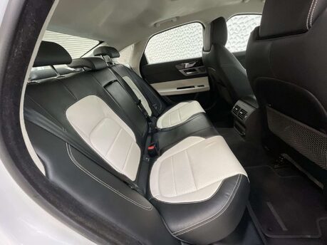 Jaguar XF 2.0 XF R-Sport Auto 4dr 38