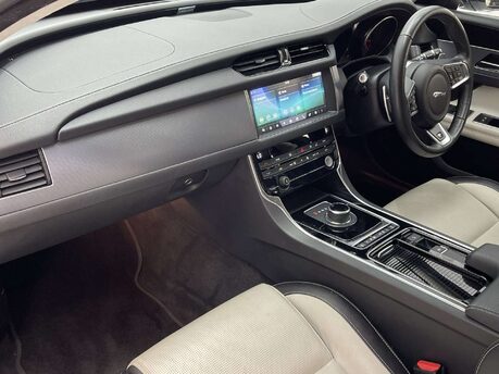 Jaguar XF 2.0 XF R-Sport Auto 4dr 17