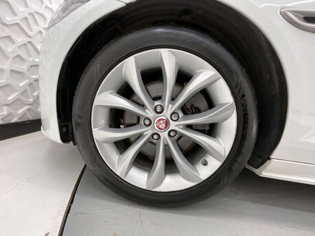 Jaguar XF 2.0 XF R-Sport Auto 4dr 9