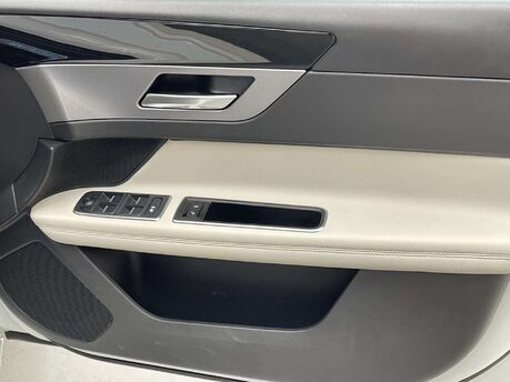 Jaguar XF 2.0 XF R-Sport Auto 4dr 40