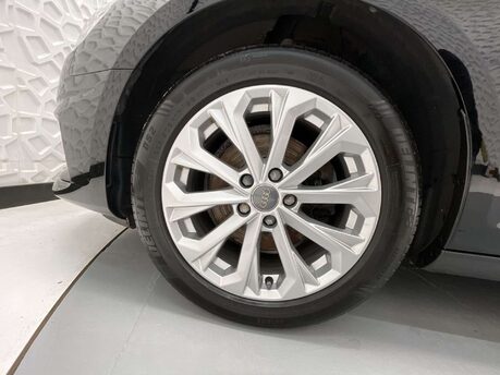 Audi A4 2.0 A4 Technik 35 TDI Semi-Auto 5dr 9