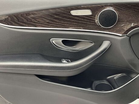 Mercedes-Benz E Class 2.0 E 300 AMG Line Edition de Auto 4dr 44