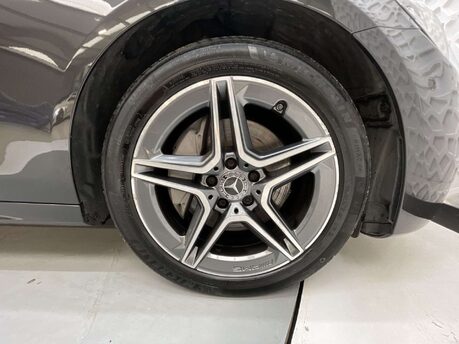 Mercedes-Benz E Class 2.0 E 300 AMG Line Edition de Auto 4dr 47