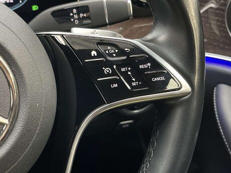 Mercedes-Benz E Class 2.0 E 300 AMG Line Edition de Auto 4dr 34