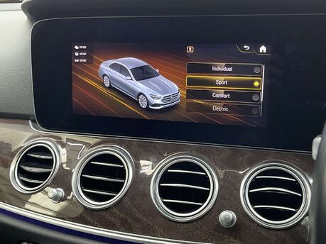 Mercedes-Benz E Class 2.0 E 300 AMG Line Edition de Auto 4dr 24