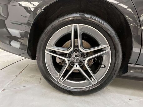 Mercedes-Benz E Class 2.0 E 300 AMG Line Edition de Auto 4dr 46