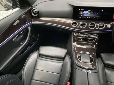 Mercedes-Benz E Class 2.0 E 300 AMG Line Edition de Auto 4dr 30