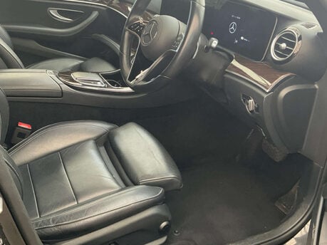 Mercedes-Benz E Class 2.0 E 300 AMG Line Edition de Auto 4dr 3