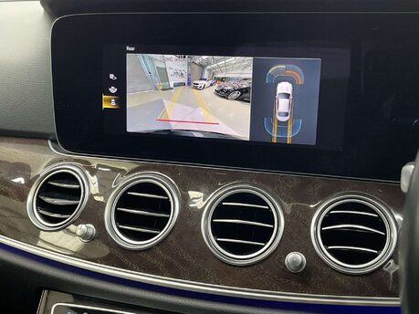 Mercedes-Benz E Class 2.0 E 300 AMG Line Edition de Auto 4dr 8