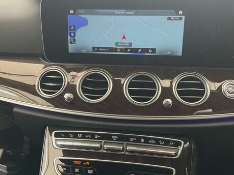 Mercedes-Benz E Class 2.0 E 300 AMG Line Edition de Auto 4dr 6