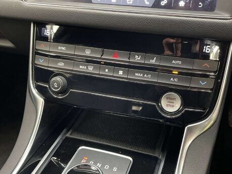 Jaguar XF 2.0 XF R-Sport Auto 4dr 35