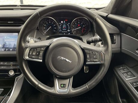 Jaguar XF 2.0 XF R-Sport Auto 4dr 31