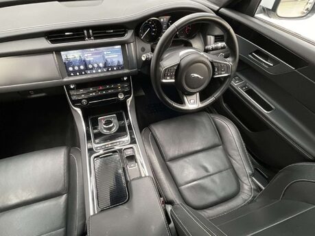 Jaguar XF 2.0 XF R-Sport Auto 4dr 28