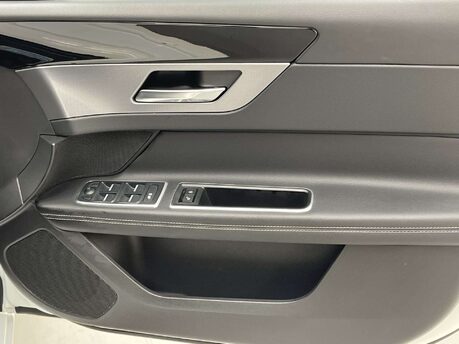 Jaguar XF 2.0 XF R-Sport Auto 4dr 40