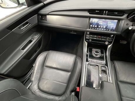 Jaguar XF 2.0 XF R-Sport Auto 4dr 29