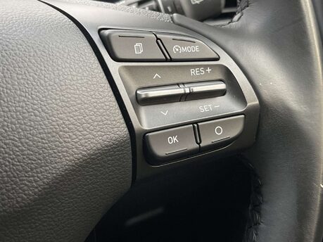 Hyundai KONA 1.6 Kona Premium GDi HEV Semi-Auto 5dr 32