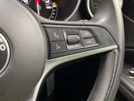 Alfa Romeo Stelvio 2.0T Nero Edizione Auto Q4 AWD Euro 6 (s/s) 5dr 33