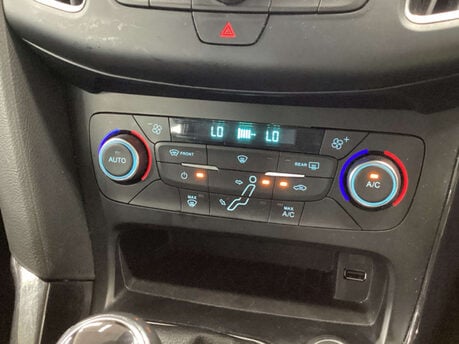 Ford Focus 1.5 Focus Titanium 5dr 6