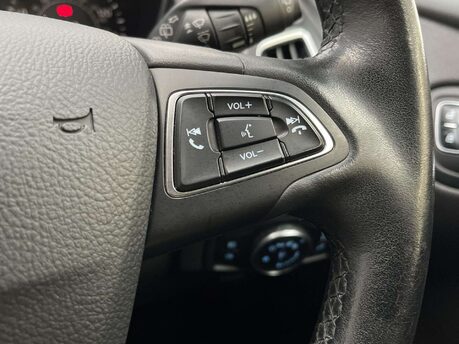 Ford Focus 1.5 Focus Titanium 5dr 32