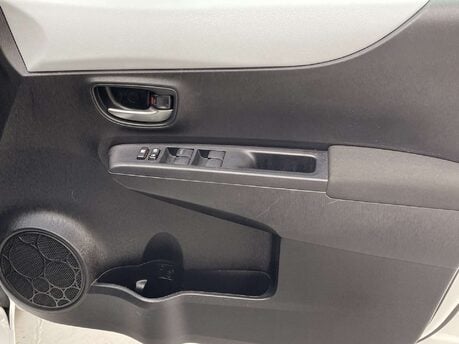 Toyota Yaris 1.5 Yaris T Spirit Hybrid CVT 5dr 37