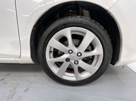 Toyota Yaris 1.5 Yaris T Spirit Hybrid CVT 5dr 43