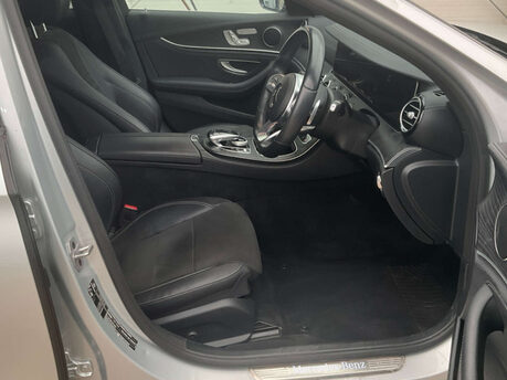 Mercedes-Benz E Class 2.0 E 300 AMG Line Premium de Auto 5dr 3