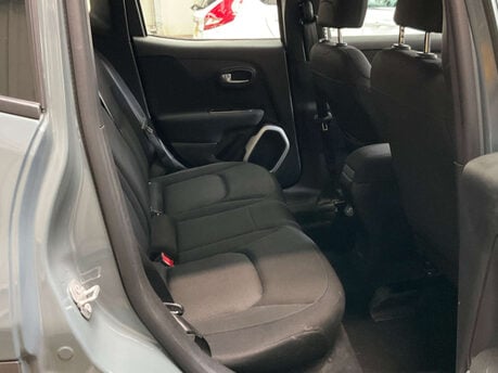 Jeep Renegade 1.3 Renegade Longitude Auto 5dr 4