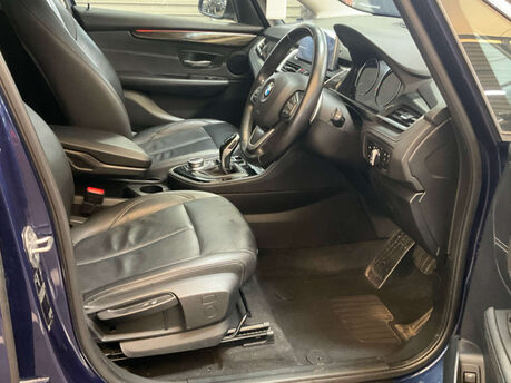 BMW 2 Series 2.0 220I Luxury Auto 5dr 3