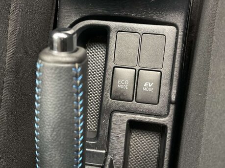 Toyota Yaris 1.5 Yaris T4 Hybrid CVT 5dr 33