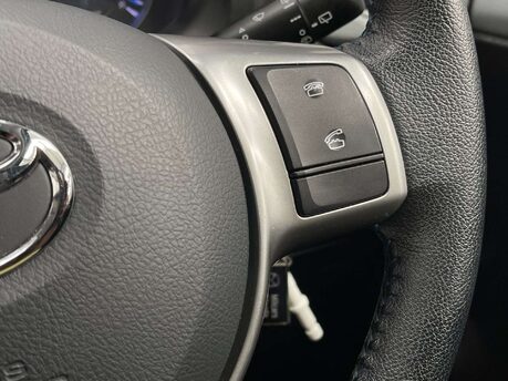Toyota Yaris 1.5 Yaris T4 Hybrid CVT 5dr 32