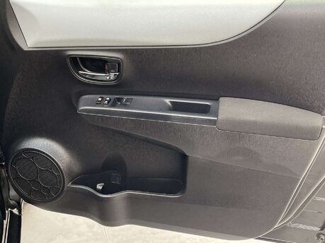 Toyota Yaris 1.5 Yaris T4 Hybrid CVT 5dr 38