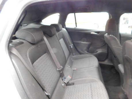 Vauxhall Astra 1.4T SRI NAV S/S SPORT TOURER AUTOMATIC 20