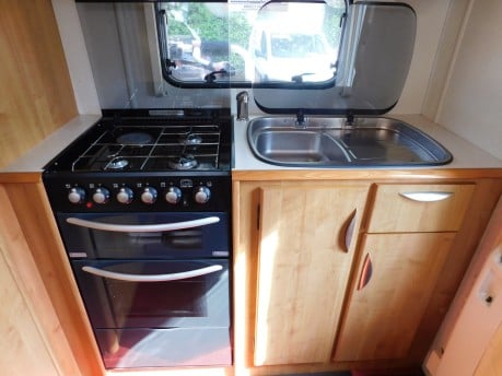 Auto-Trail Apache 600 SE 4 BERTH MOTORHOME 14