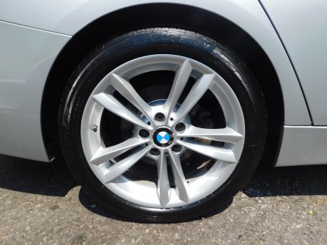 BMW 3 Series 320d SE TOURING AUTOMATIC 10