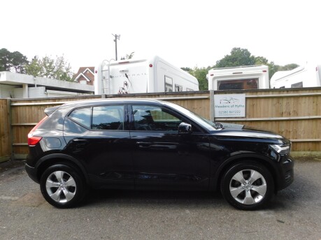 Volvo XC40 2.0 T4 MOMENTUM AWD 5Dr 3