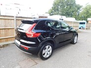 Volvo XC40 2.0 T4 MOMENTUM AWD 5Dr 4