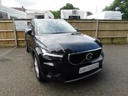 Volvo XC40 2.0 T4 MOMENTUM AWD 5Dr 1