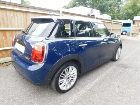 Mini Hatch COOPER 1.5 Chilli Pack 5dr 4