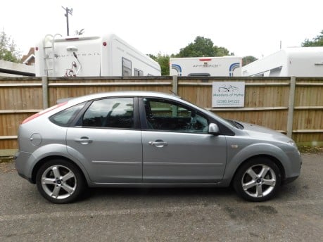 Ford Focus 2.0 TITANIUM 5 Door 3