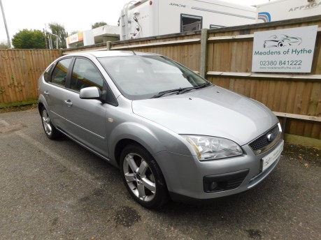 Ford Focus 2.0 TITANIUM 5 Door 2