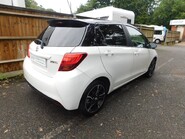 Toyota Yaris 1.33 VVT-I DESIGN 5 Door 4