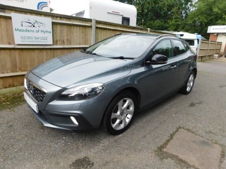 Volvo V40 2.0 D2 CROSS COUNTRY LUX 5dr 8